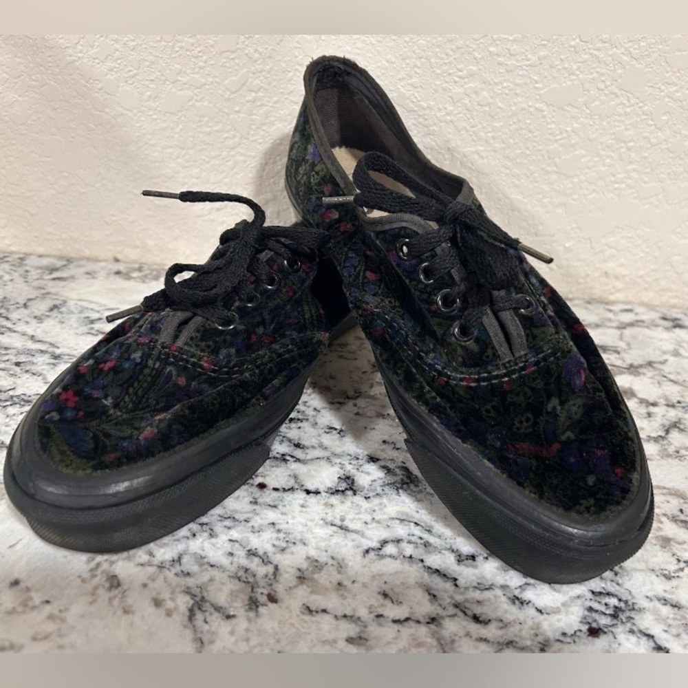 Vans Floral Paisley Velvet Old Skool Low Top Sneakers Women Size 10 READ